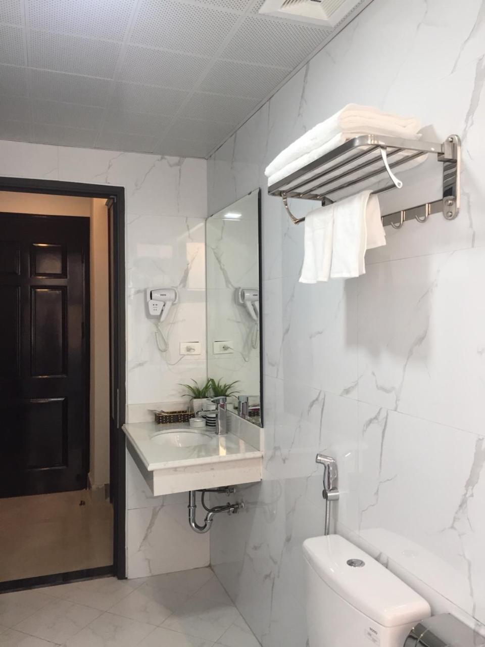 New Sun Hotel Ha Long Bagian luar foto